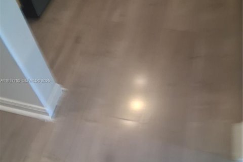 Condo in Hollywood, Florida, 2 bedrooms  № 1995568 - photo 28