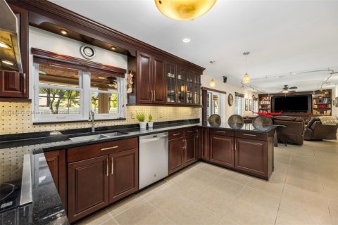 Купить виллу или дом в Майами, Флорида 4 спальни, 326.18м2, № 1961939 - фото 5