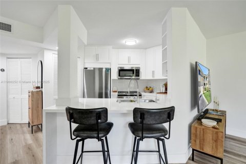 Copropriété à louer à Plantation, Floride: 2 chambres, 96.06 m2 № 1963274 - photo 13