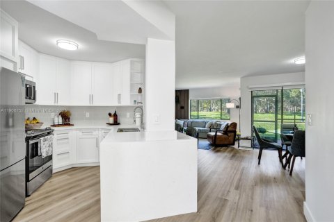 Copropriété à louer à Plantation, Floride: 2 chambres, 96.06 m2 № 1963274 - photo 1