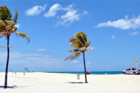 Купить кондоминиум в Норт-Майами-Бич, Флорида 1 спальня, 73.39м2, № 1955919 - фото 28