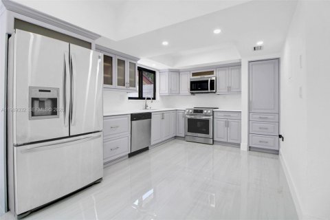 Купить виллу или дом в Майами, Флорида 4 спальни, 150.13м2, № 2052716 - фото 12