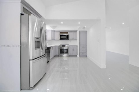 Купить виллу или дом в Майами, Флорида 4 спальни, 150.13м2, № 2052716 - фото 18