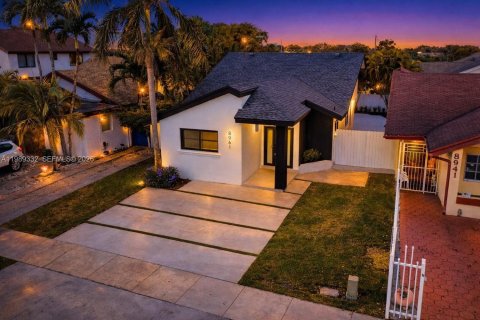 Дом в Майами, Флорида 4 спальни, 150.13м2 № 2052716