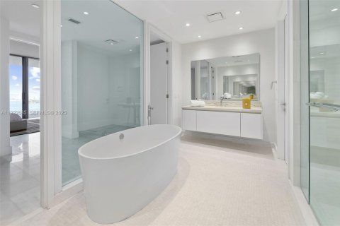Снять в аренду кондоминиум в Майами, Флорида 2 спальни, 218.04м2, № 2082805 - фото 13