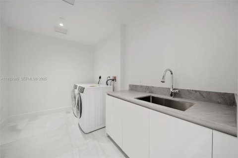 Снять в аренду кондоминиум в Майами, Флорида 2 спальни, 218.04м2, № 2082805 - фото 19