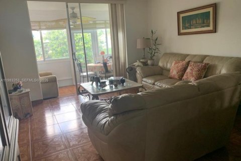 Condo in Sunrise, Florida, 2 bedrooms  № 2050013 - photo 3