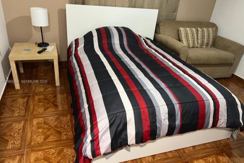 Condo in Sunrise, Florida, 2 bedrooms  № 2050013 - photo 4