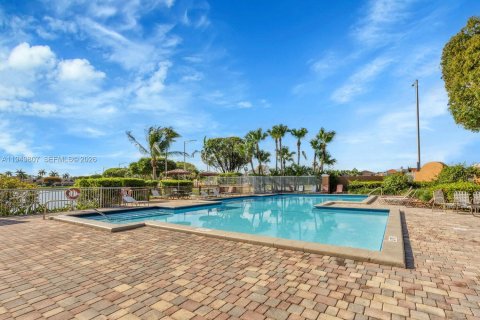 Купить таунхаус в Майами, Флорида 3 спальни, 144.93м2, № 2005721 - фото 22