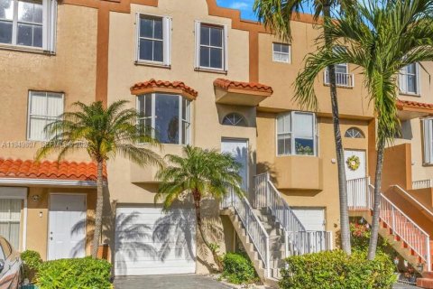 Купить таунхаус в Майами, Флорида 3 спальни, 144.93м2, № 2005721 - фото 1