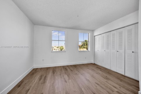 Купить таунхаус в Майами, Флорида 3 спальни, 144.93м2, № 2005721 - фото 15