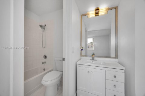 Купить таунхаус в Майами, Флорида 3 спальни, 144.93м2, № 2005721 - фото 12