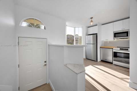 Купить таунхаус в Майами, Флорида 3 спальни, 144.93м2, № 2005721 - фото 3