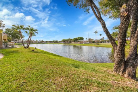 Купить таунхаус в Майами, Флорида 3 спальни, 144.93м2, № 2005721 - фото 26