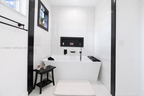 Купить виллу или дом в Майами, Флорида 4 спальни, 242.66м2, № 2060555 - фото 21