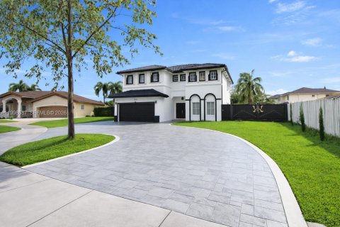 Дом в Майами, Флорида 4 спальни, 242.66м2 № 2060555