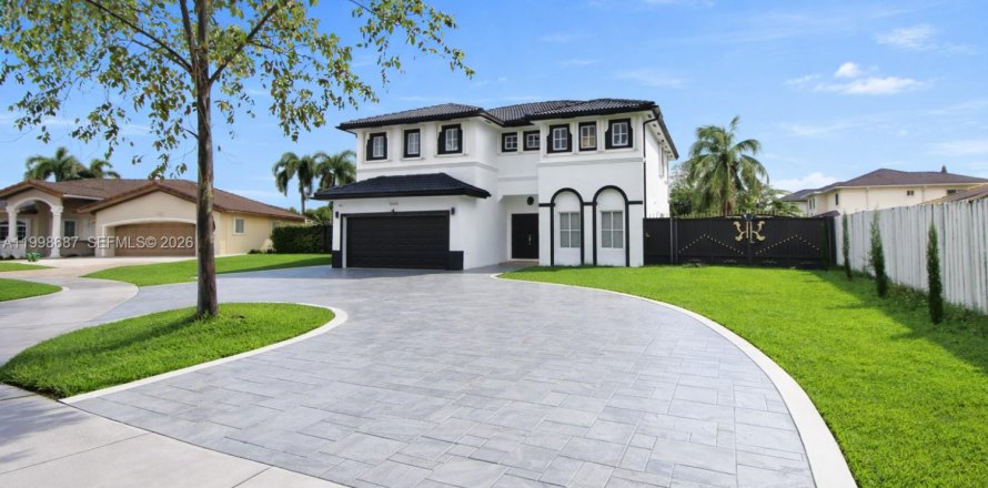 Дом в Майами, Флорида 4 спальни, 242.66м2 № 2060555