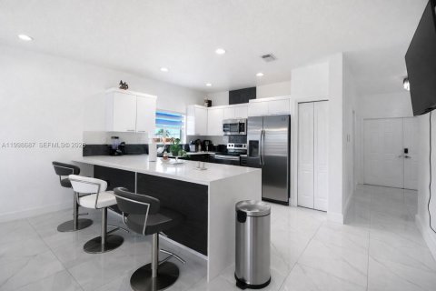 Купить виллу или дом в Майами, Флорида 4 спальни, 242.66м2, № 2060555 - фото 14