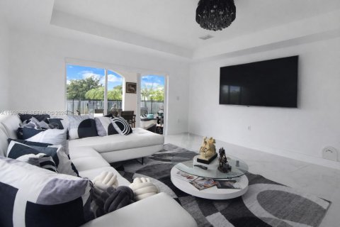 Купить виллу или дом в Майами, Флорида 4 спальни, 242.66м2, № 2060555 - фото 12