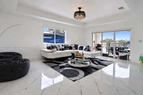 Купить виллу или дом в Майами, Флорида 4 спальни, 242.66м2, № 2060555 - фото 11