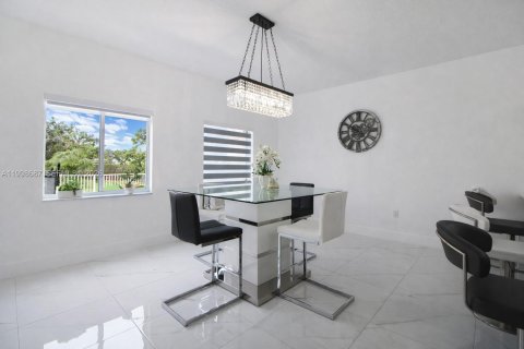 Купить виллу или дом в Майами, Флорида 4 спальни, 242.66м2, № 2060555 - фото 17