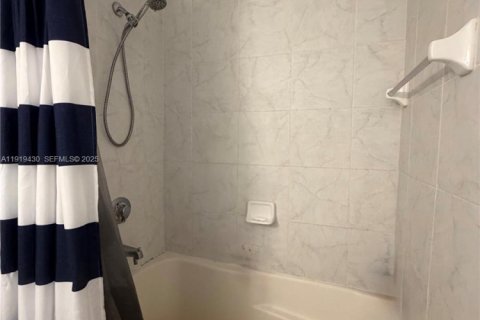 Copropriété à louer à Miami, Floride: 1 chambre, 60.48 m2 № 1976656 - photo 6