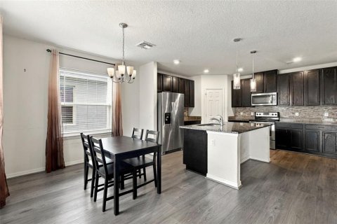 Villa ou maison à vendre à Kissimmee, Floride: 4 chambres, 174.93 m2 № 2408978 - photo 5