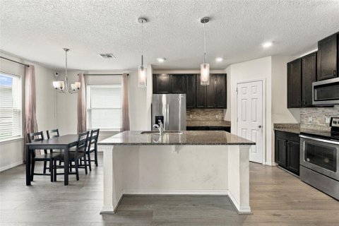 Villa ou maison à vendre à Kissimmee, Floride: 4 chambres, 174.93 m2 № 2408978 - photo 8
