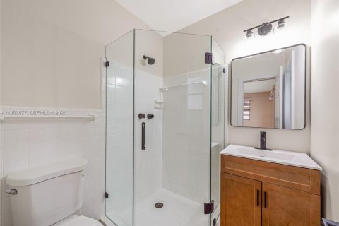 House in Hollywood, Florida 4 bedrooms, 121.7 sq.m. № 2011032 - photo 10