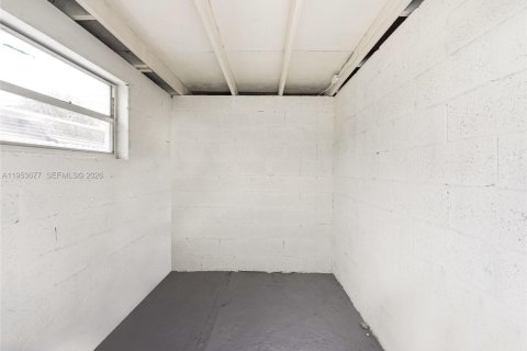 House in Hollywood, Florida 4 bedrooms, 121.7 sq.m. № 2011032 - photo 20