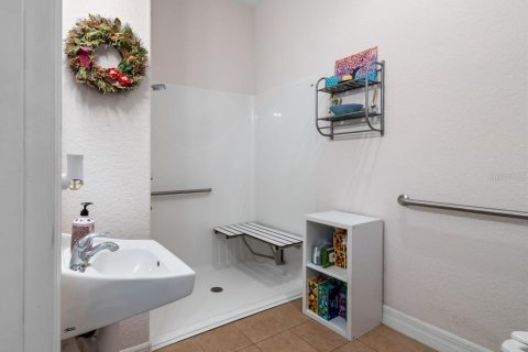 Propiedad comercial en venta en Sun City Center, Florida, 139.35 m2 № 1643151 - foto 23