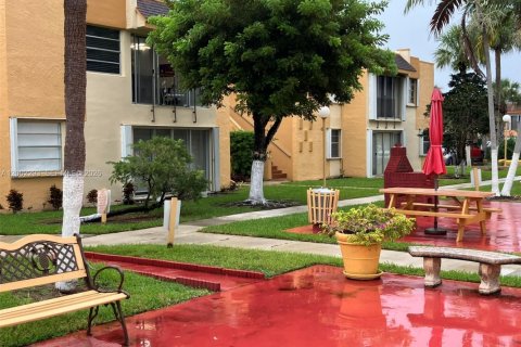 Copropriété à vendre à Miami, Floride: 2 chambres, 72.19 m2 № 2066394 - photo 17