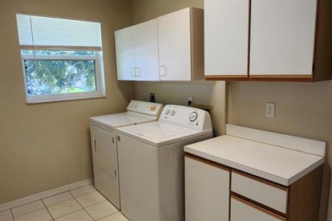 Villa ou maison à louer à Port St. Lucie, Floride: 3 chambres, 186.92 m2 № 2439179 - photo 24