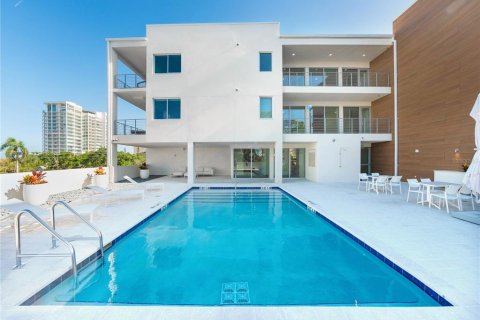 Condo in Sarasota, Florida, 2 bedrooms № 2198238 - photo 3