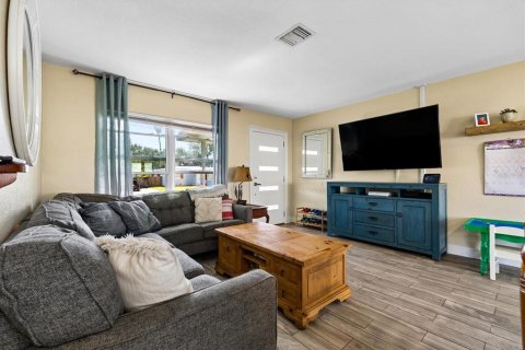 Villa ou maison à vendre à Pinellas Park, Floride: 3 chambres, 86.96 m2 № 2425539 - photo 10