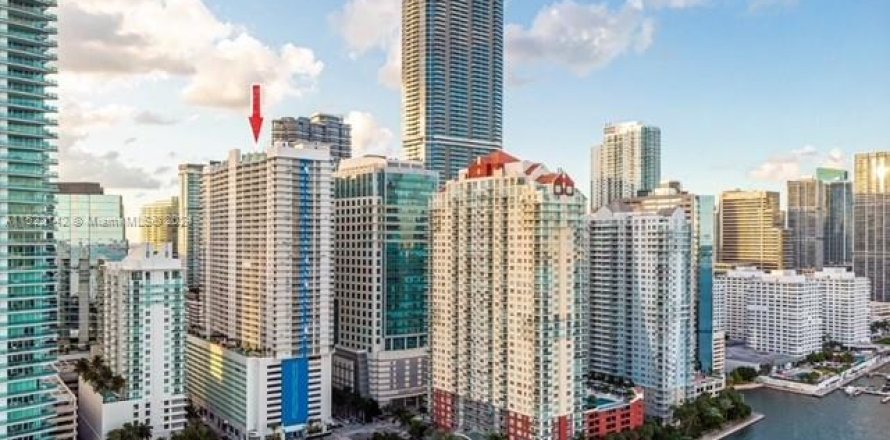 Condominio en Miami, Florida, 2 dormitorios  № 1893017
