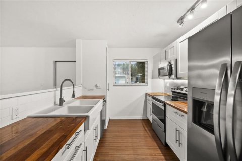 Купить кондоминиум в Сарасота, Флорида 5 комнат, 82.5м2, № 1905628 - фото 6