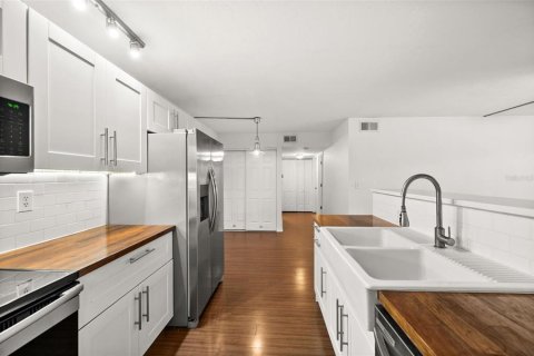 Купить кондоминиум в Сарасота, Флорида 5 комнат, 82.5м2, № 1905628 - фото 7
