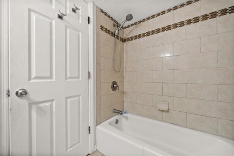 Купить кондоминиум в Сарасота, Флорида 5 комнат, 82.5м2, № 1905628 - фото 17