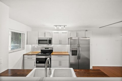 Купить кондоминиум в Сарасота, Флорида 5 комнат, 82.5м2, № 1905628 - фото 4