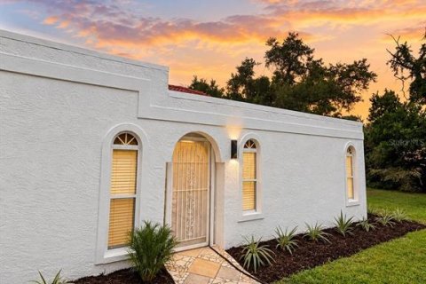 House in Venice, Florida 3 bedrooms, 129.32 sq.m. № 2396360 - photo 3