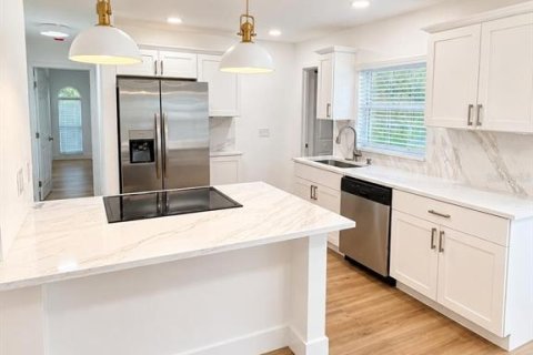 House in Venice, Florida 3 bedrooms, 129.32 sq.m. № 2396360 - photo 7