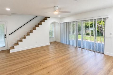 House in Venice, Florida 3 bedrooms, 129.32 sq.m. № 2396360 - photo 5