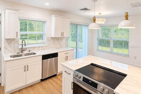 House in Venice, Florida 3 bedrooms, 129.32 sq.m. № 2396360 - photo 8