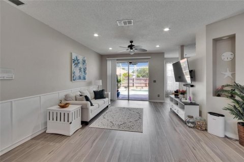 House in Bradenton, Florida 3 bedrooms, 159.7 sq.m. № 1628604 - photo 8
