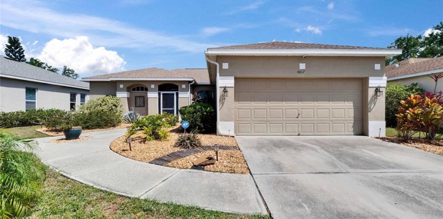 House in Bradenton, Florida 3 bedrooms, 159.7 sq.m. № 1628604