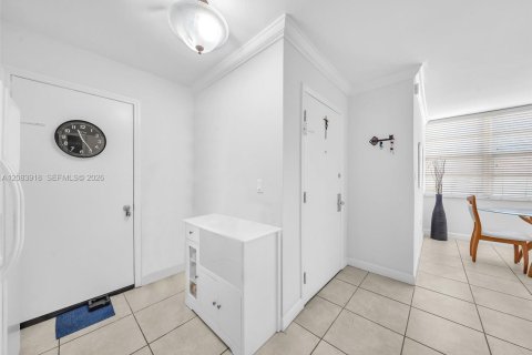 Copropriété à vendre à Miami Beach, Floride: 2 chambres, 102.19 m2 № 2352815 - photo 7