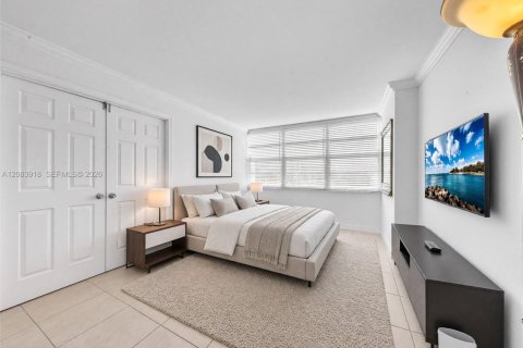 Copropriété à vendre à Miami Beach, Floride: 2 chambres, 102.19 m2 № 2352815 - photo 20