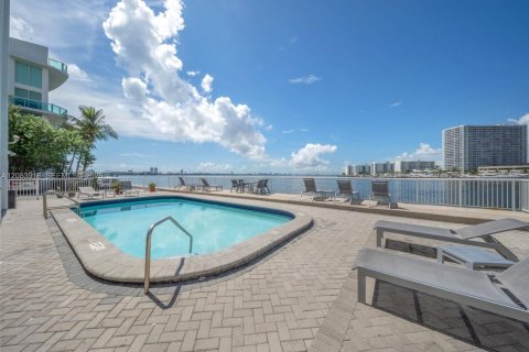 Copropriété à vendre à Miami Beach, Floride: 2 chambres, 102.19 m2 № 2352815 - photo 28