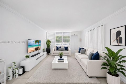 Copropriété à vendre à Miami Beach, Floride: 2 chambres, 102.19 m2 № 2352815 - photo 13